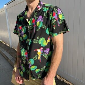 Men’s sizeless but looks medium vintage handmade tropical button up